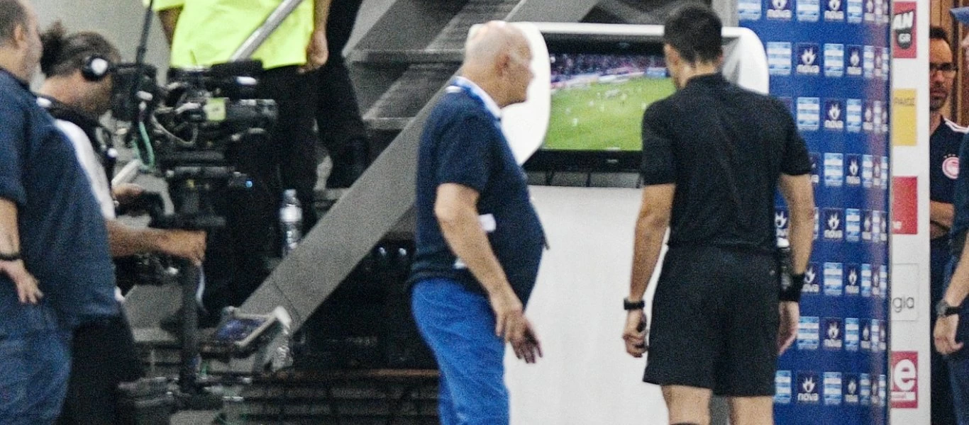 Μπηχτή της ΕΠΟ σε Ολυμπιακό για το VAR: «Λόγω τεχνικού προβλήματος γλίτωσε το πέναλτι στο Καραϊσκάκη»